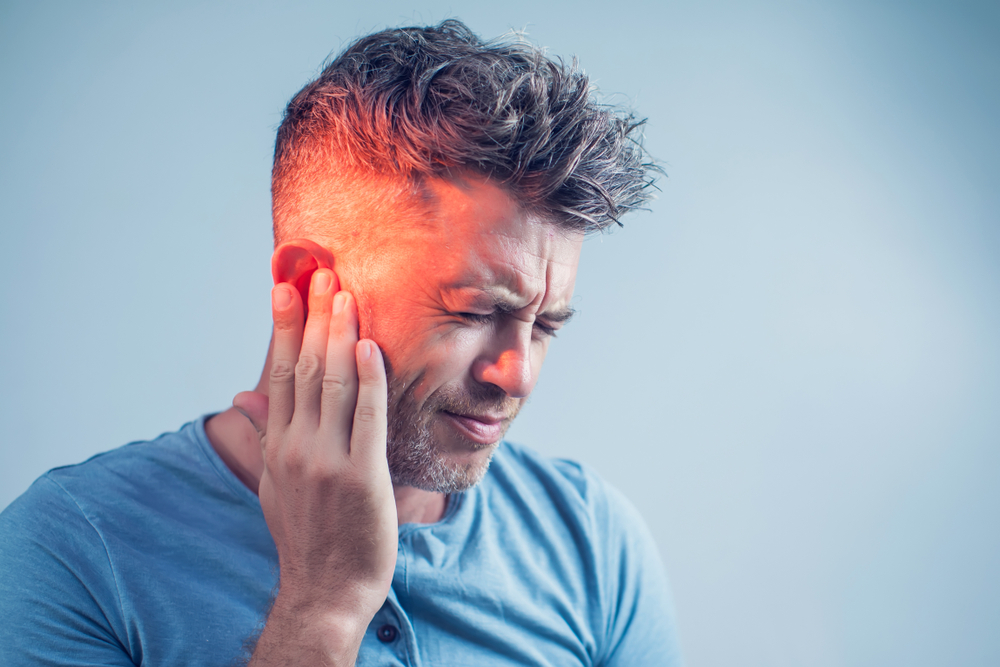 Man experiencing pain inside the ear, types of hearing loss